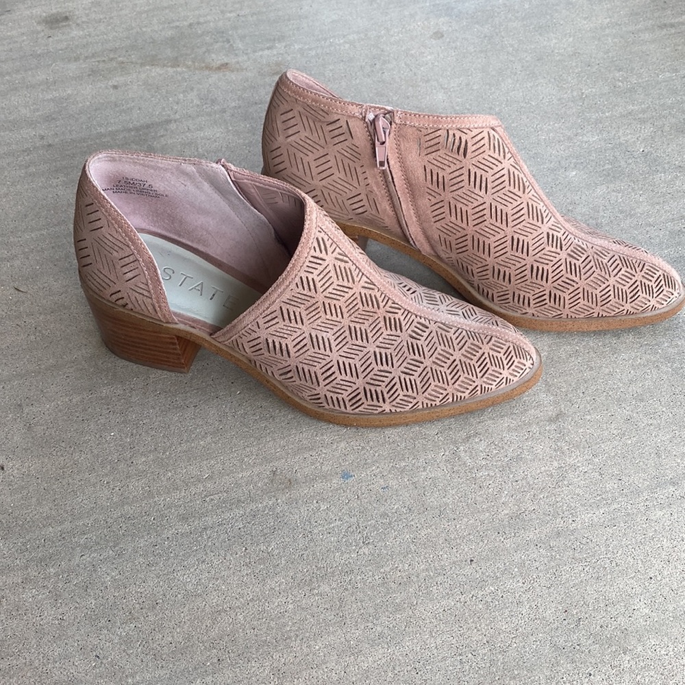 1.STATE Iddah Perforated Cutaway Bootie